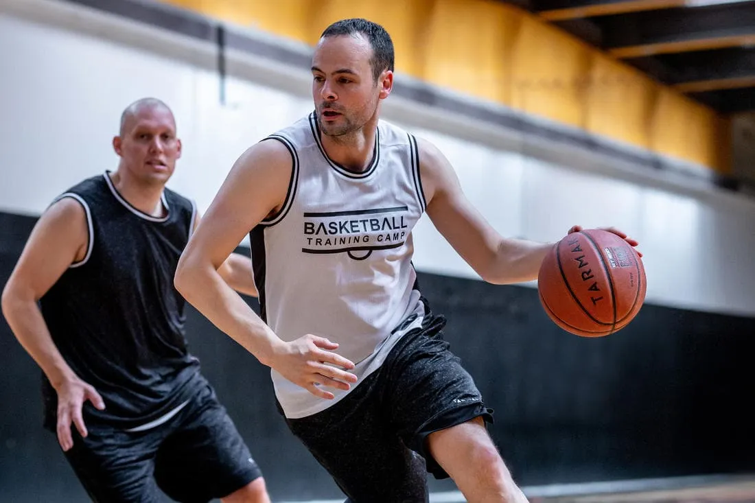 Ballon de basket BT500 taille 7 Marron Fiba garçon et homme à partir de 13 ans.