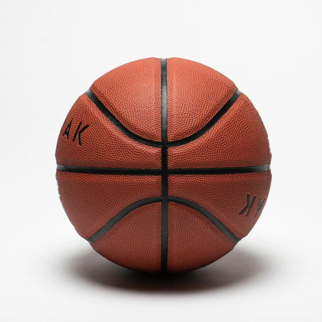 Ballon de basket BT500 taille 7 Marron Fiba garçon et homme à partir de 13 ans.
