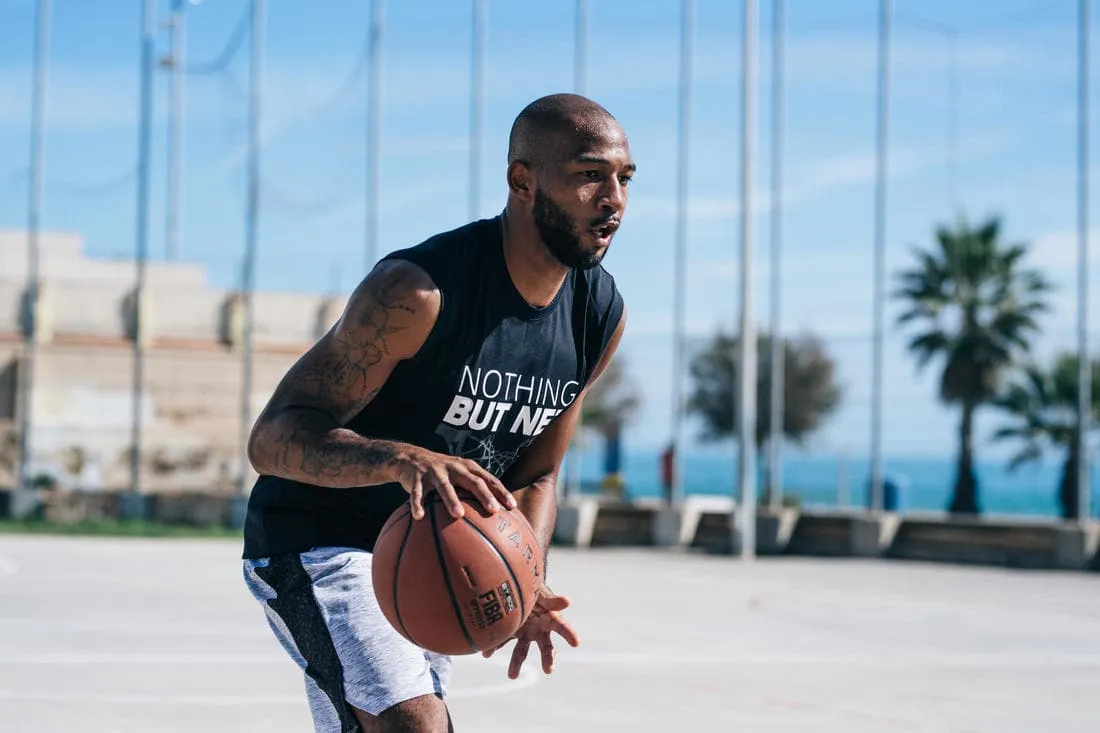 Ballon de basket BT500 taille 7 Marron Fiba garçon et homme à partir de 13 ans.