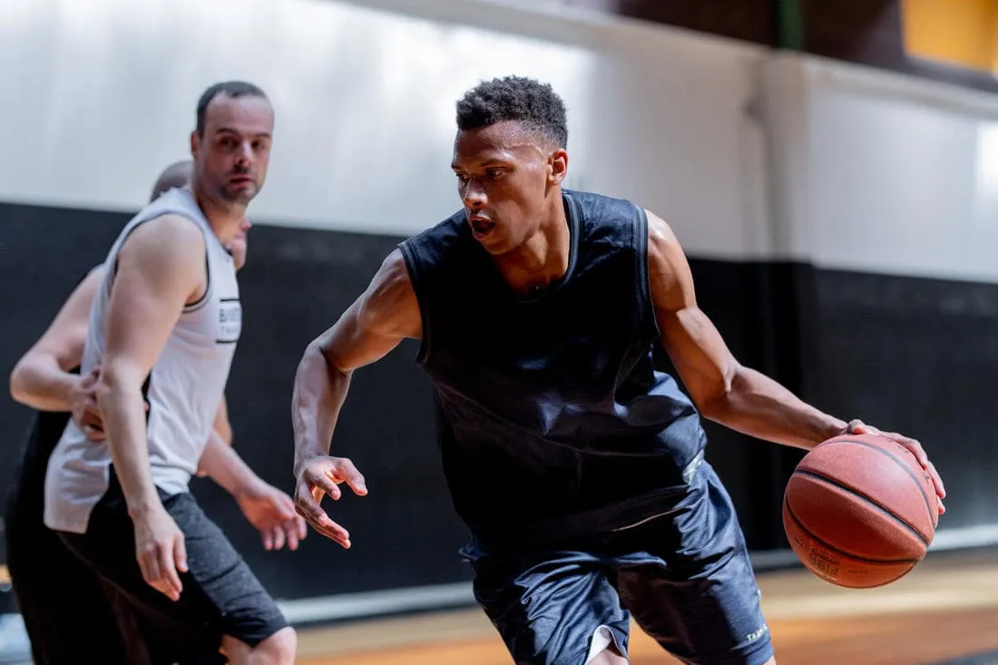 Ballon de basket BT500 taille 7 Marron Fiba garçon et homme à partir de 13 ans.