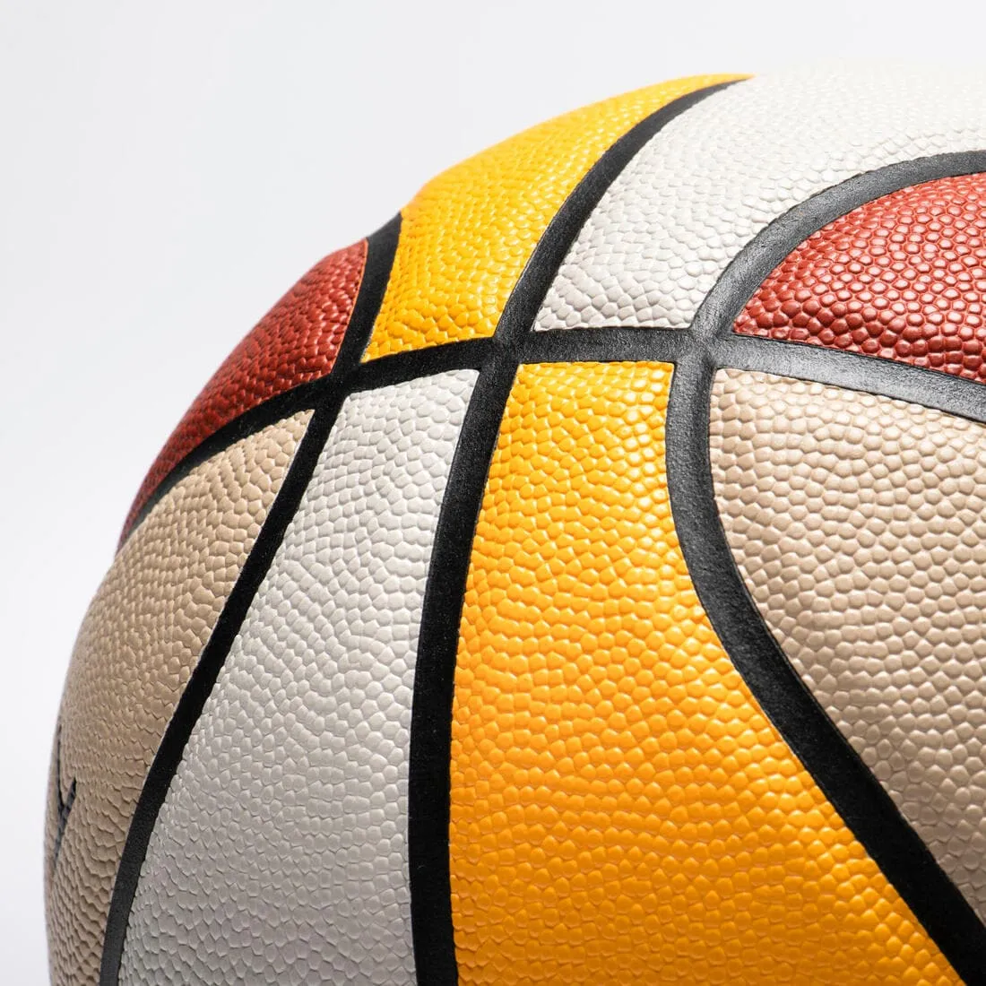 Ballon de basket BT500 taille 7 Marron Fiba garçon et homme à partir de 13 ans.