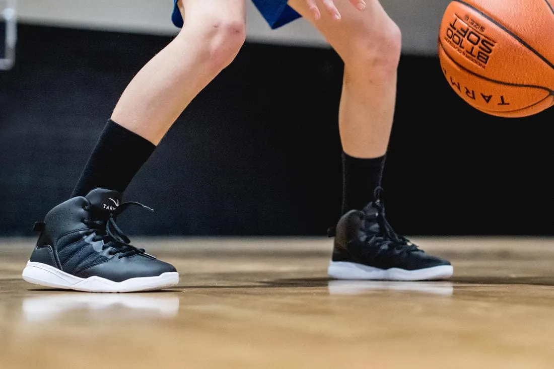 CHAUSSURES DE BASKETBALL ENFANT DÉBUTANT - SS100 NOIR