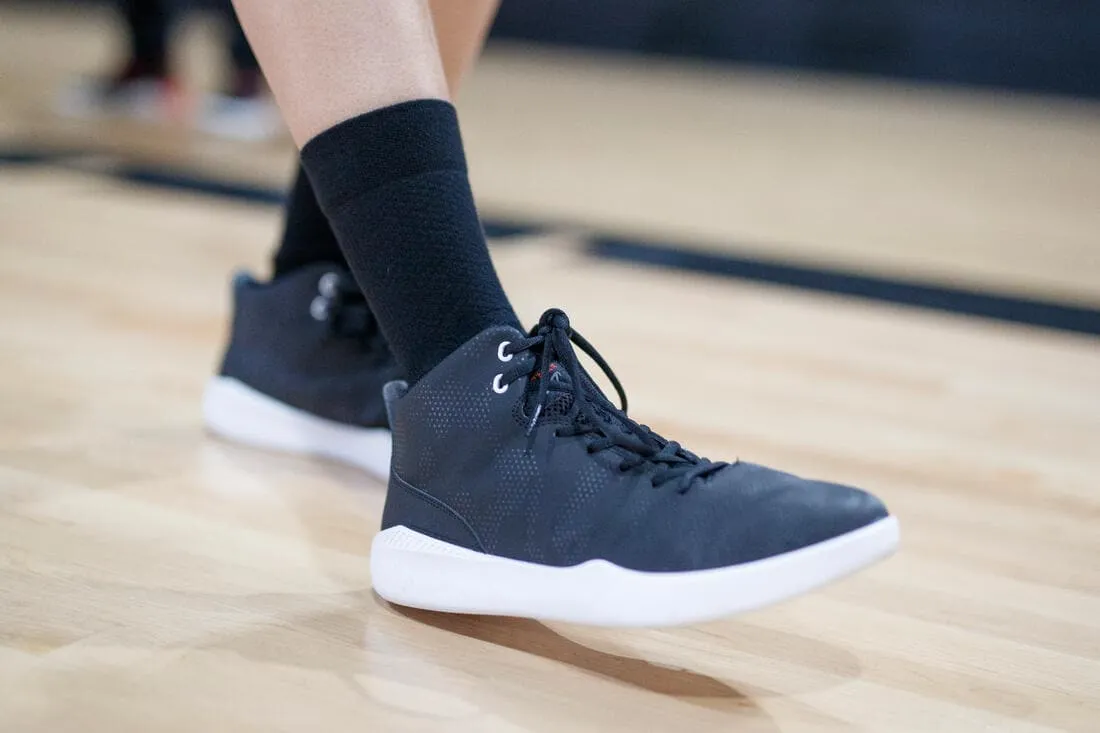 CHAUSSURES DE BASKETBALL TIGE HAUTE HOMME/FEMME DÉBUTANT - PROTECT 100 NOIR