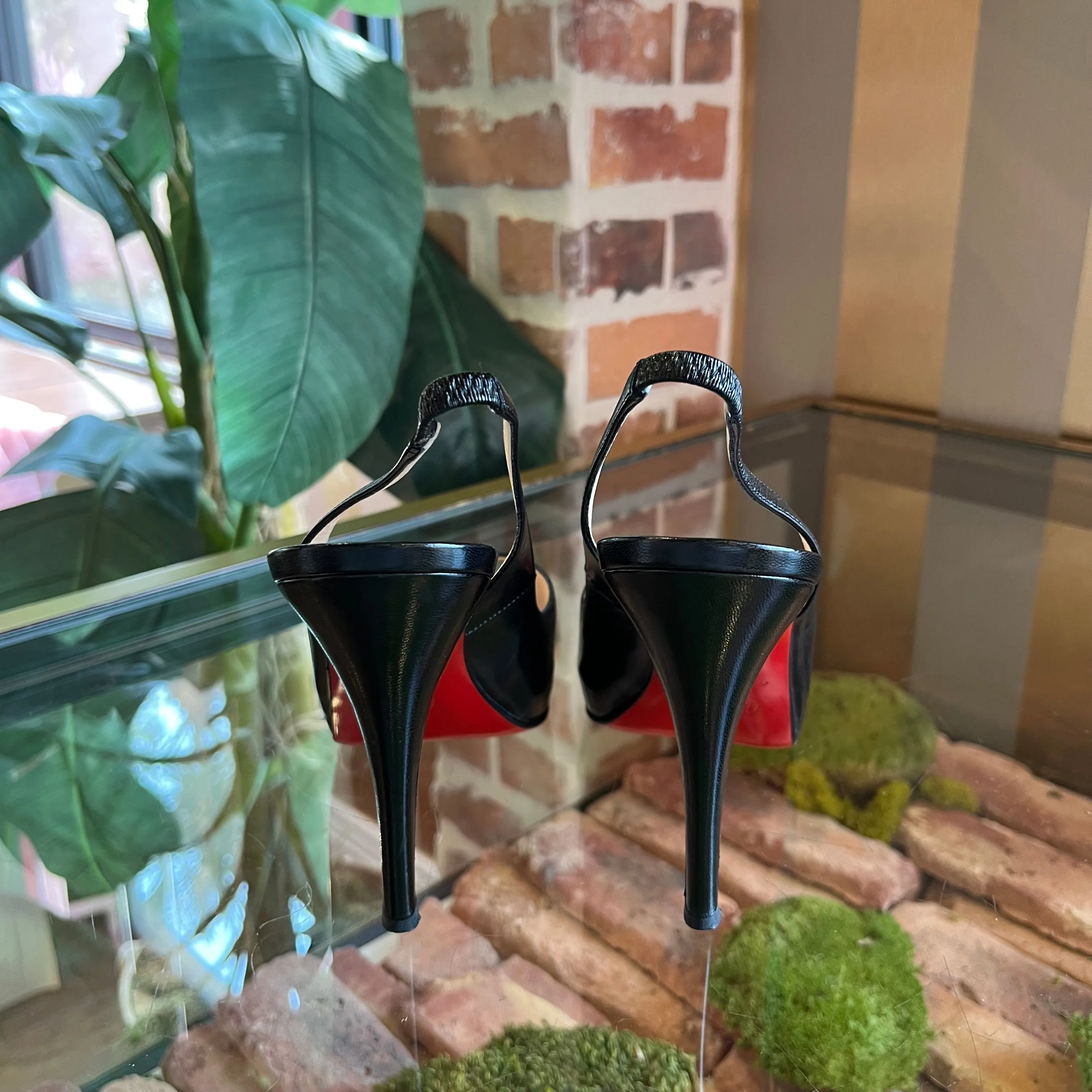 CHRISTIAN LOUBOUTIN Calfskin Leather Sling Back Peep Toe Heels Size 38.5