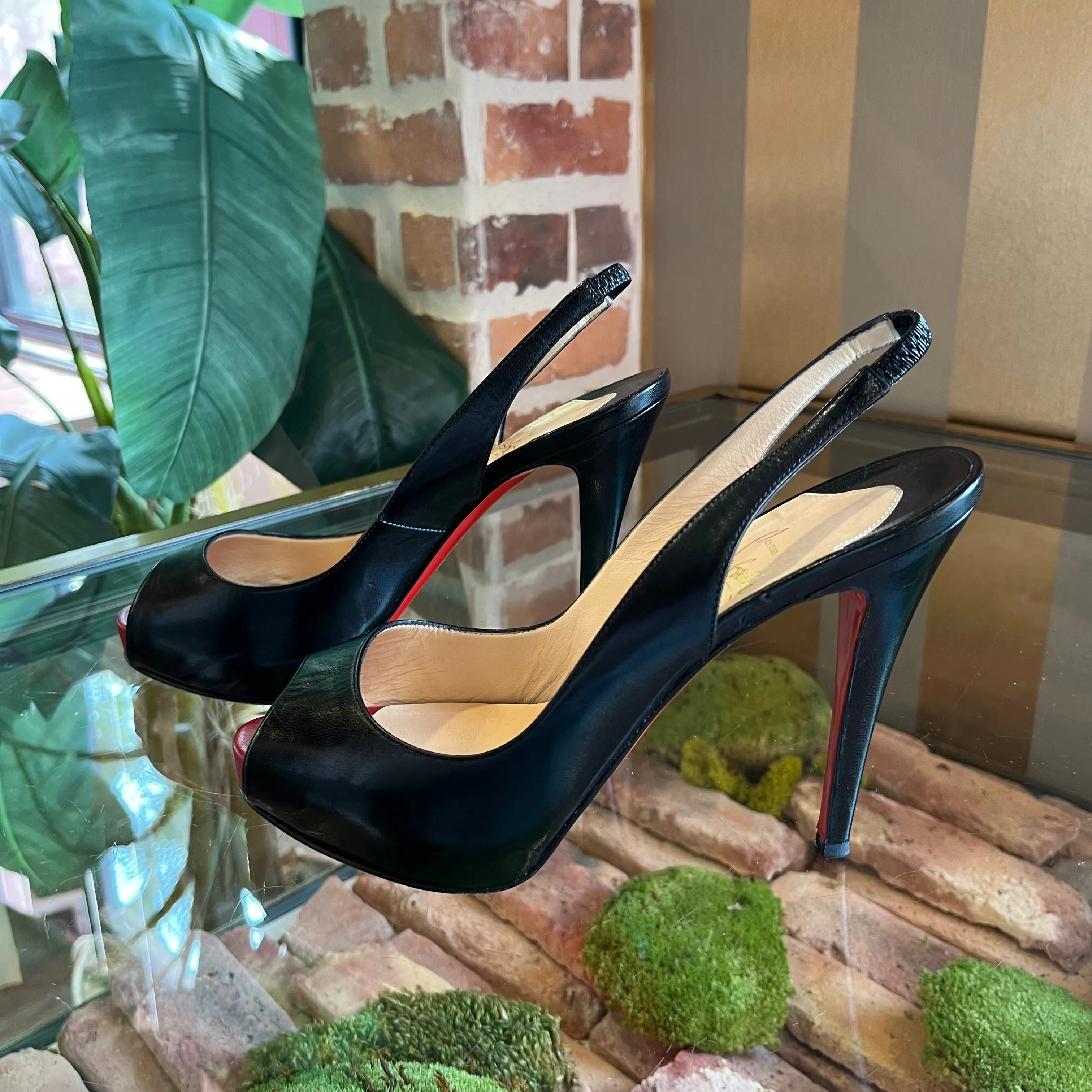 CHRISTIAN LOUBOUTIN Calfskin Leather Sling Back Peep Toe Heels Size 38.5