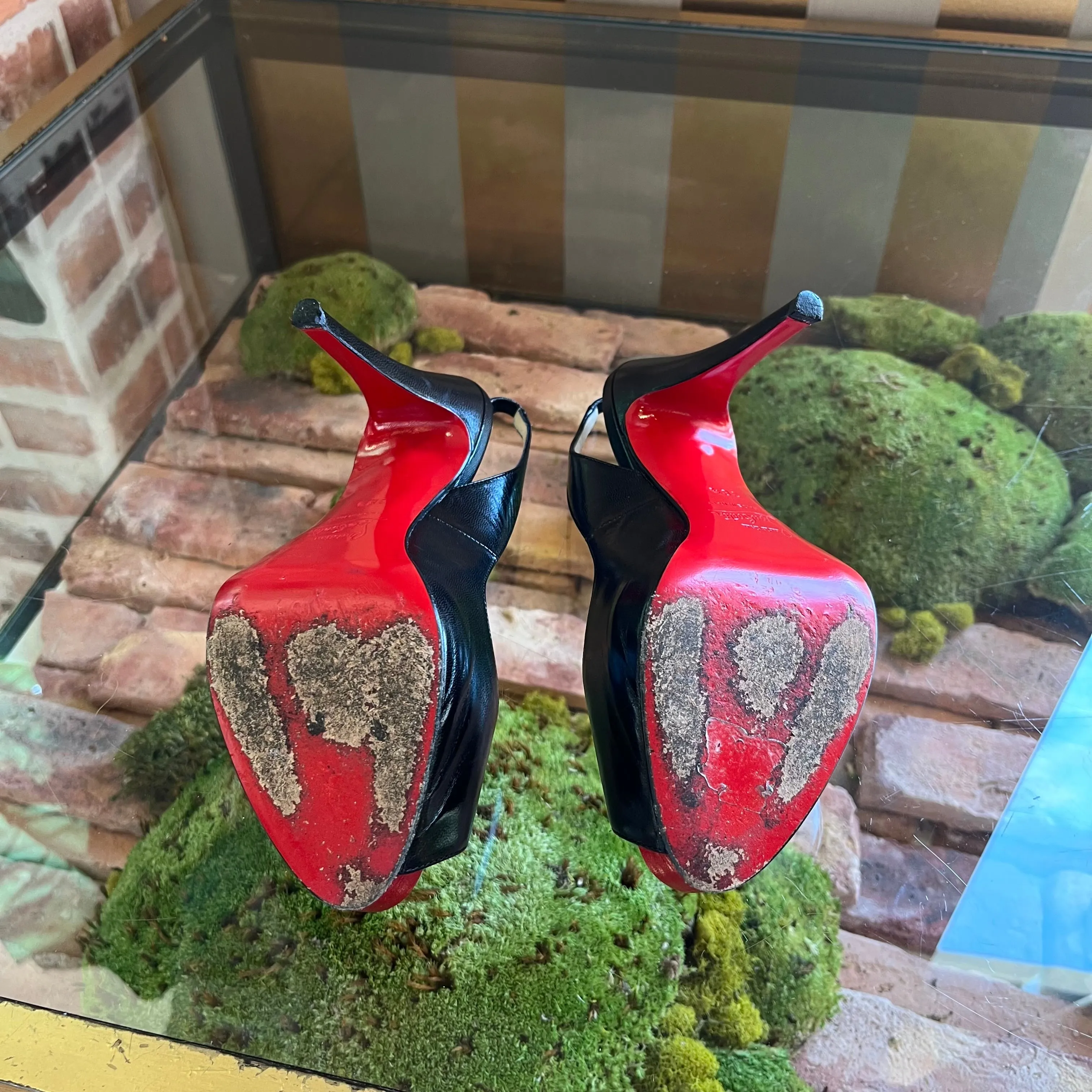 CHRISTIAN LOUBOUTIN Calfskin Leather Sling Back Peep Toe Heels Size 38.5