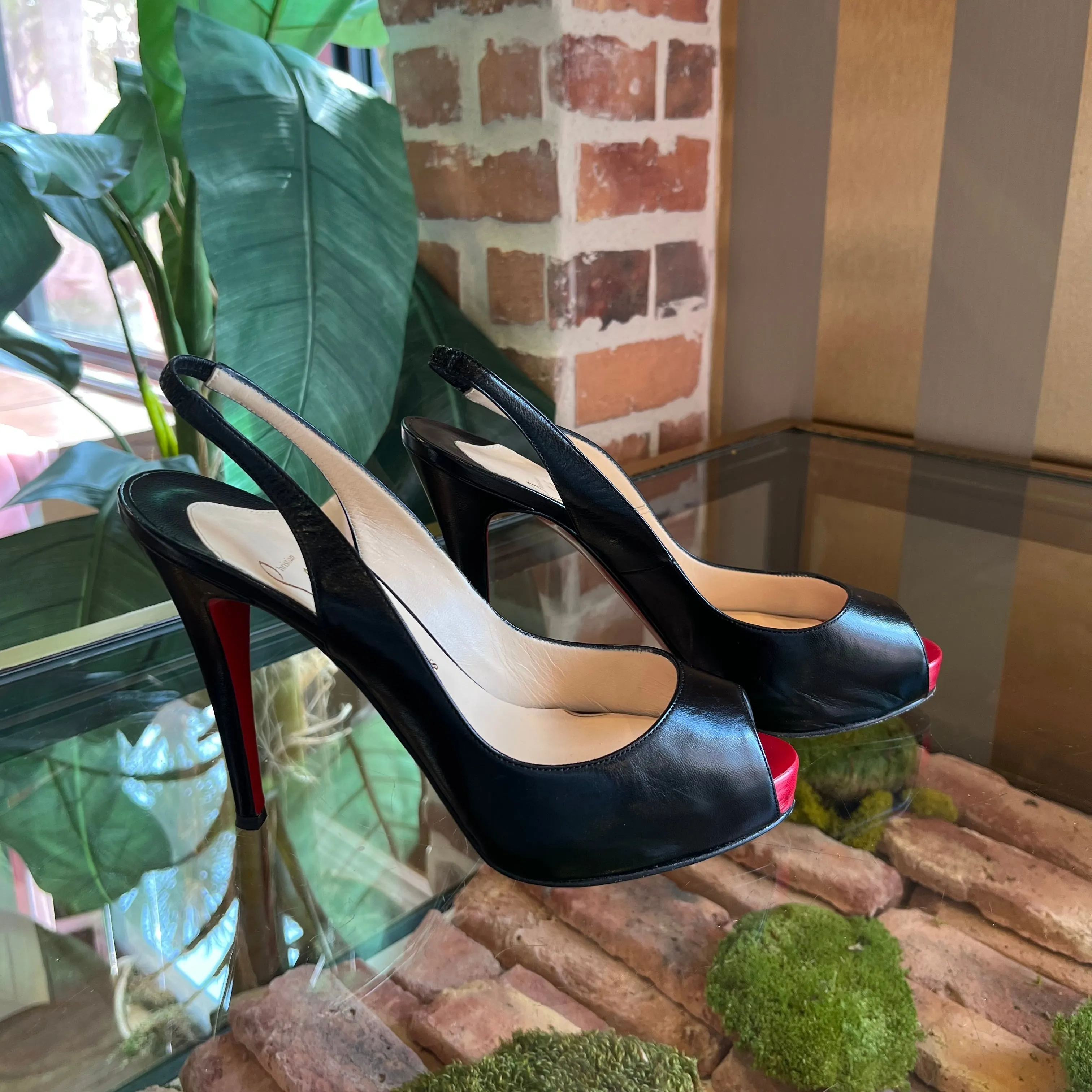 CHRISTIAN LOUBOUTIN Calfskin Leather Sling Back Peep Toe Heels Size 38.5