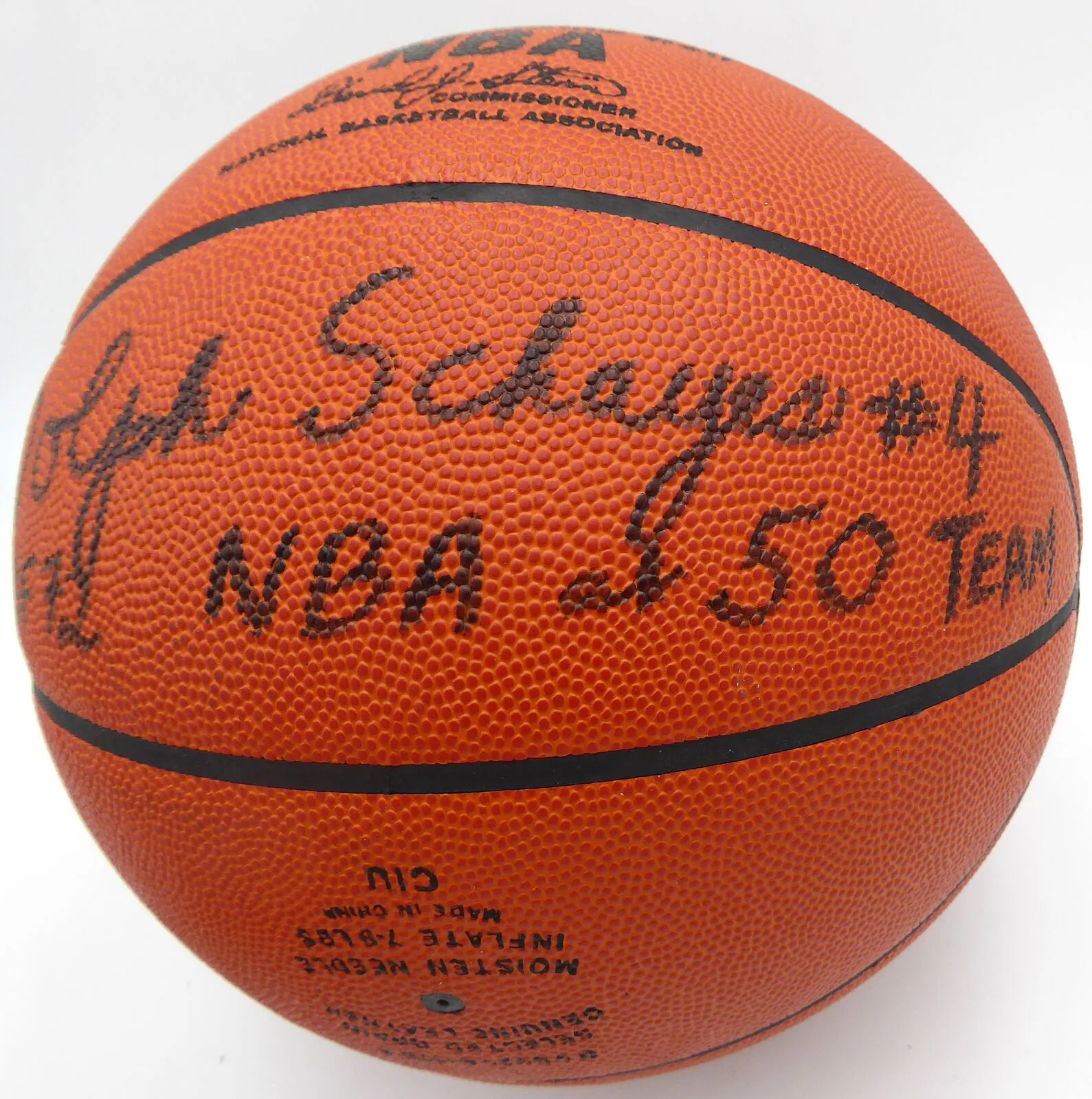 Dolph Schayes Autographed NBA Leather Basketball 76ers HOF 72 Team Beckett