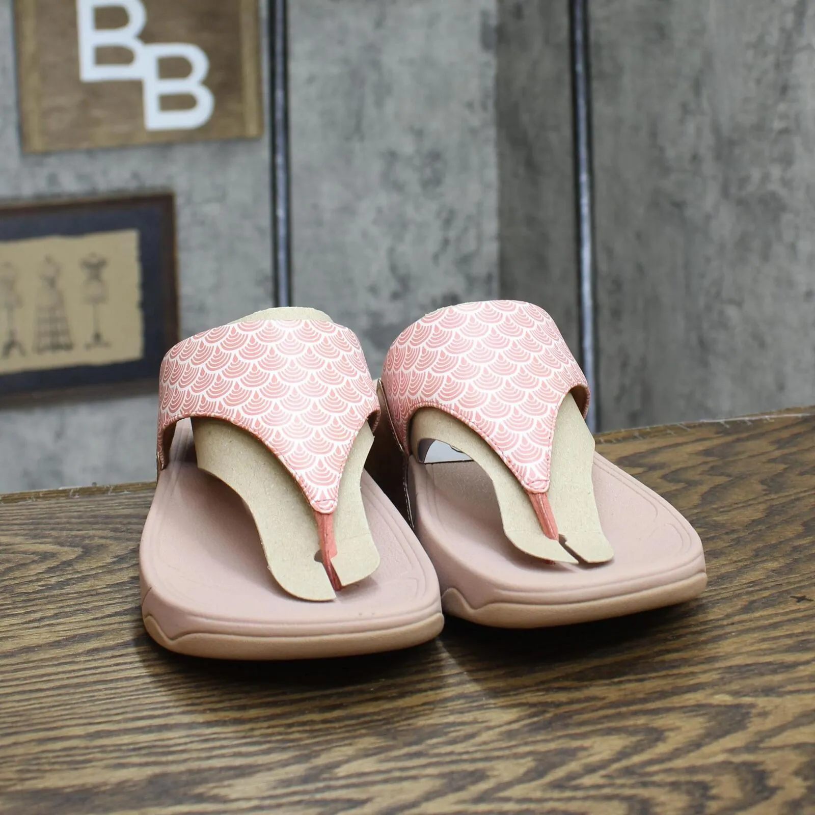 Fitflop Women's Lulu Wave-Print Wide Fit Toe-Post Sandals DM3 Soft Pink 9M