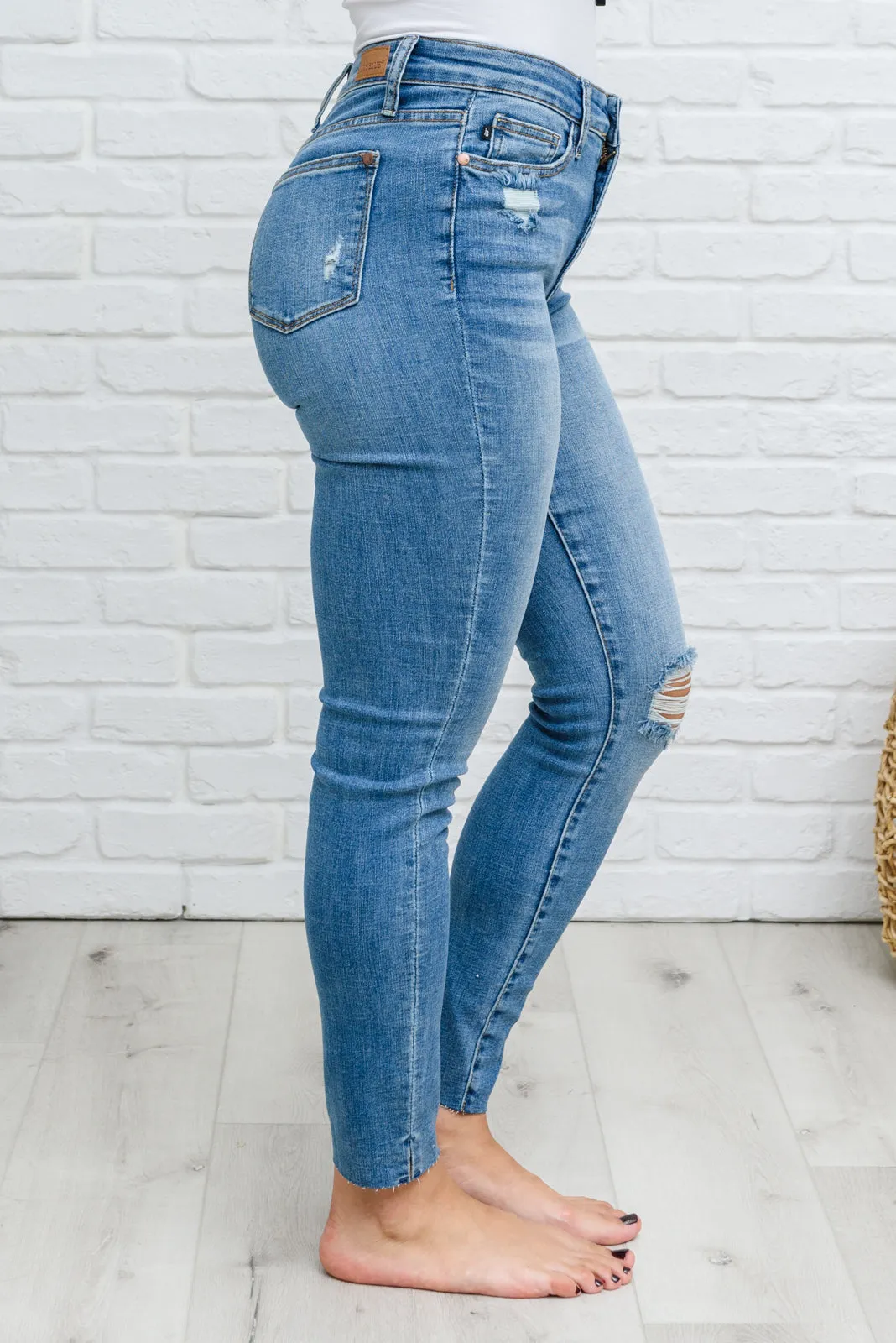 JUDY BLUE Hi-waisted Dandelion Embroidery Skinny