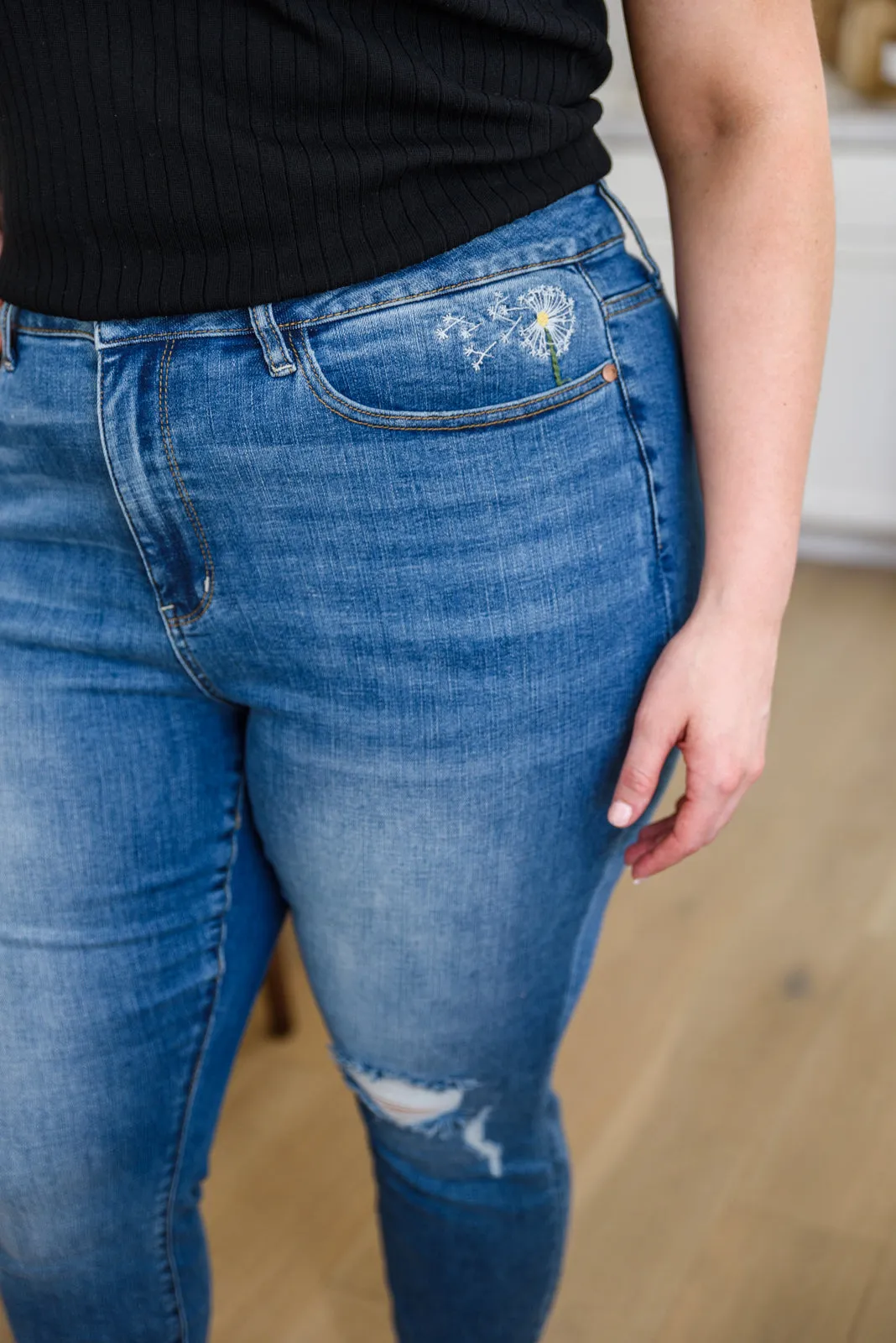 JUDY BLUE Hi-waisted Dandelion Embroidery Skinny