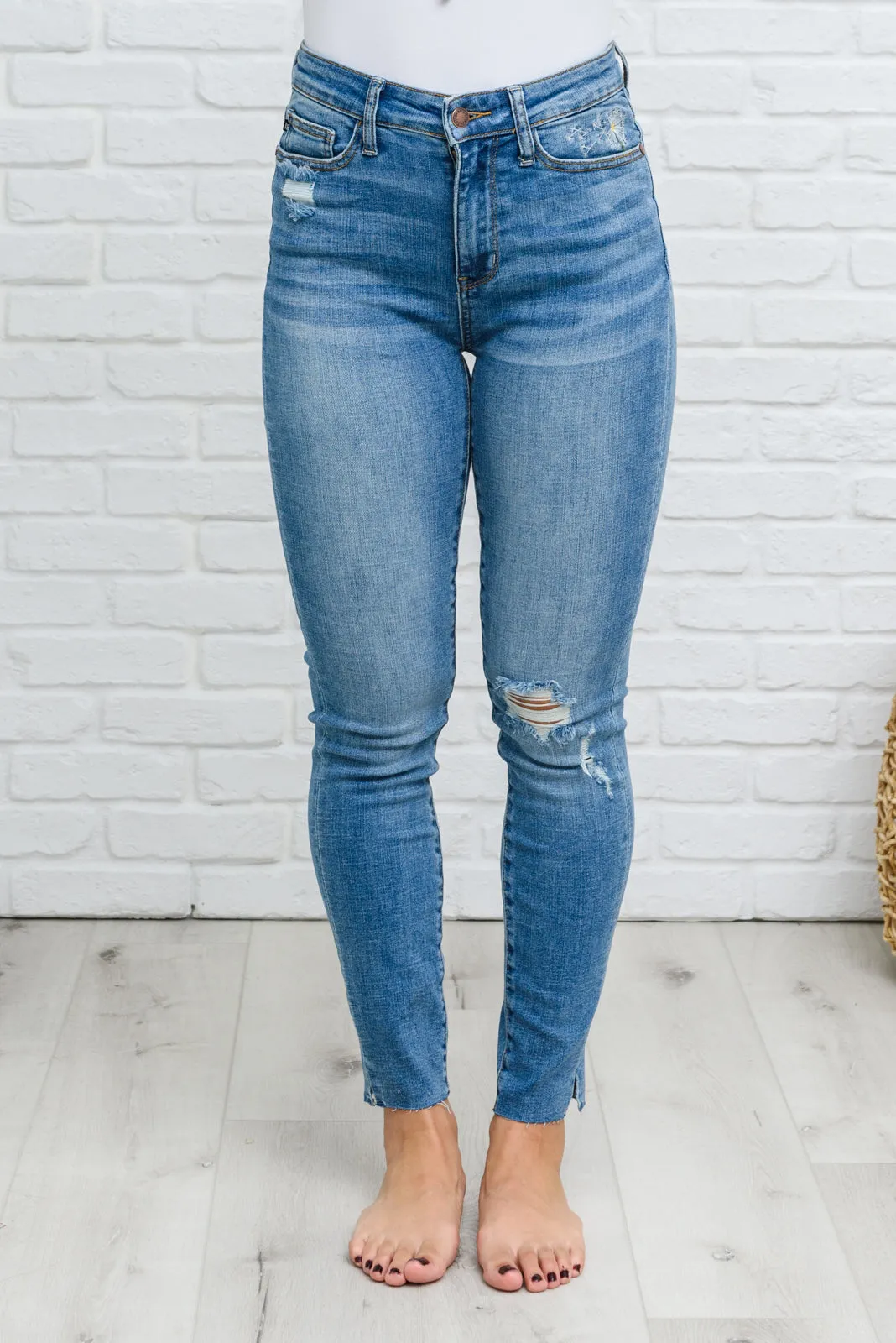 JUDY BLUE Hi-waisted Dandelion Embroidery Skinny