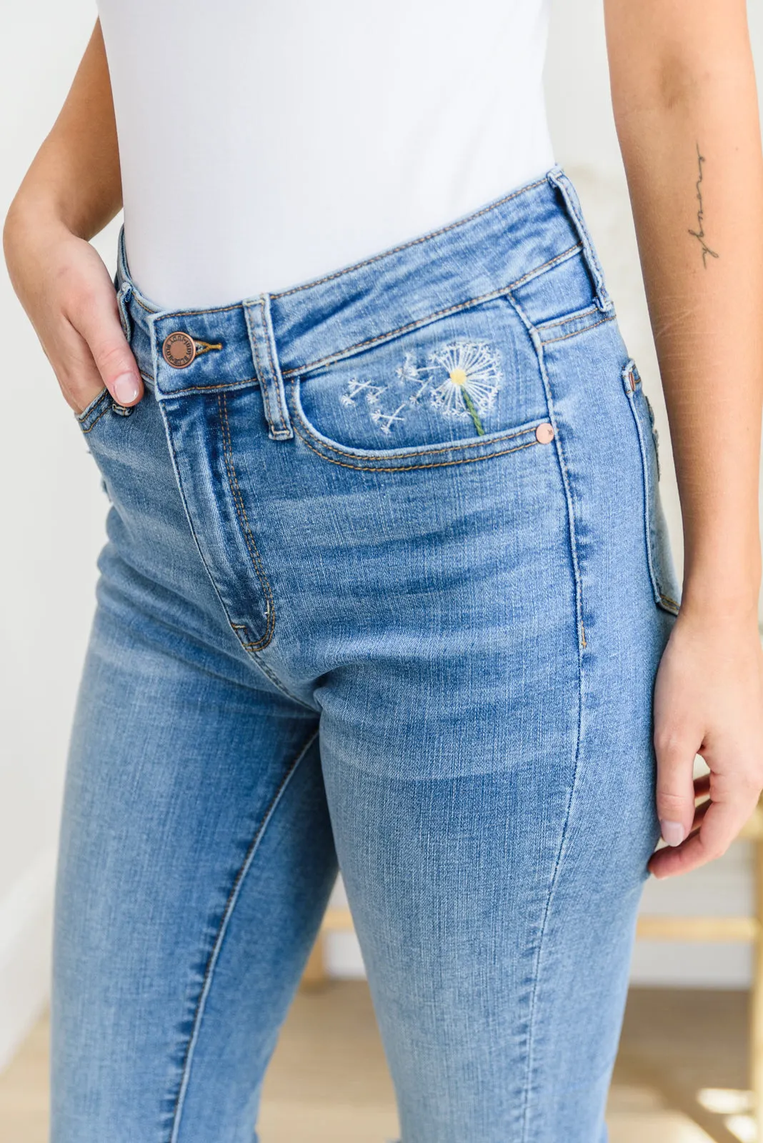 JUDY BLUE Hi-waisted Dandelion Embroidery Skinny