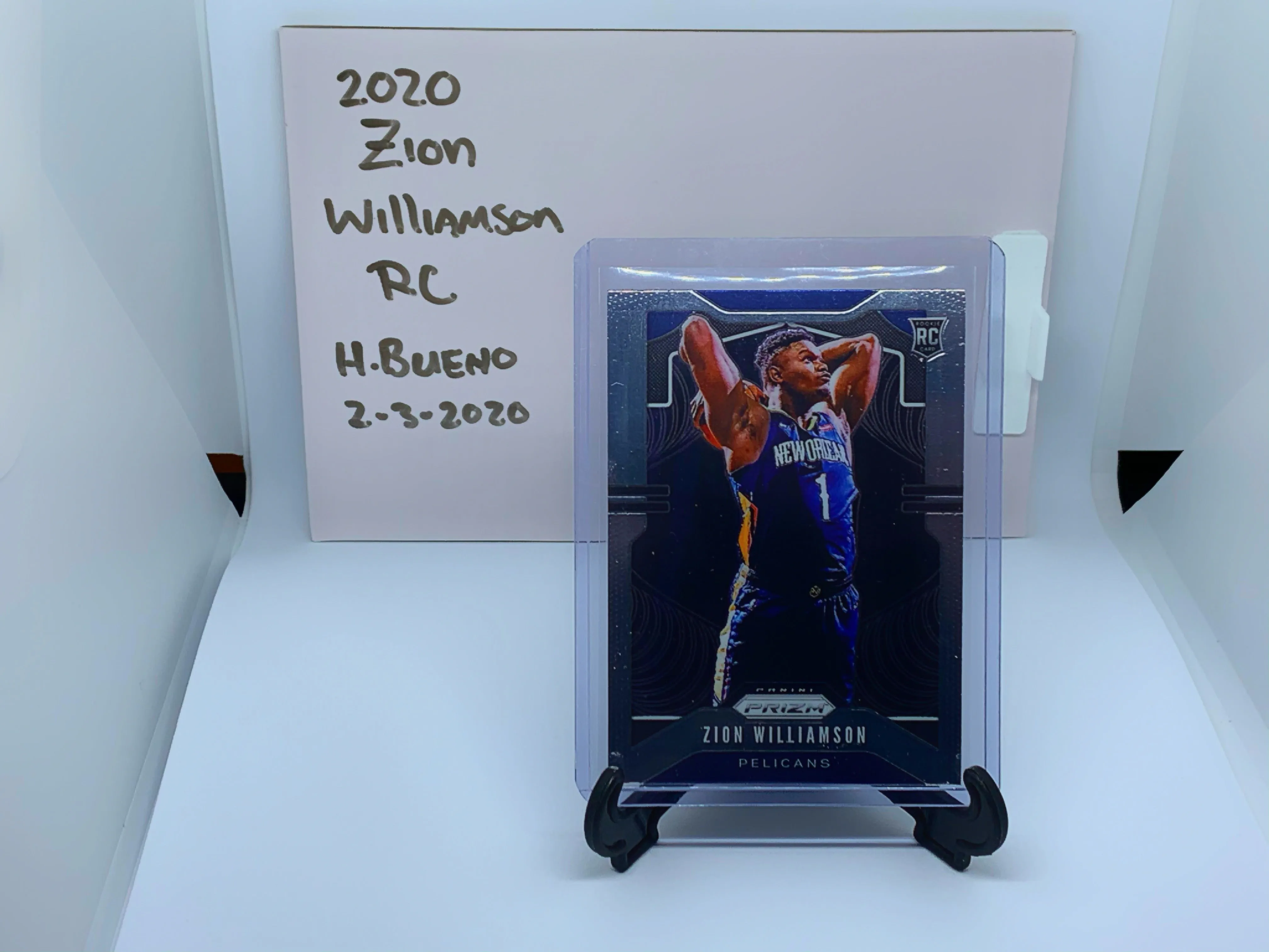 LED Photo Box Sports Cards Pro Edition 8in x 8in with USB Cable, Travel Bag and 2 Backgrounds