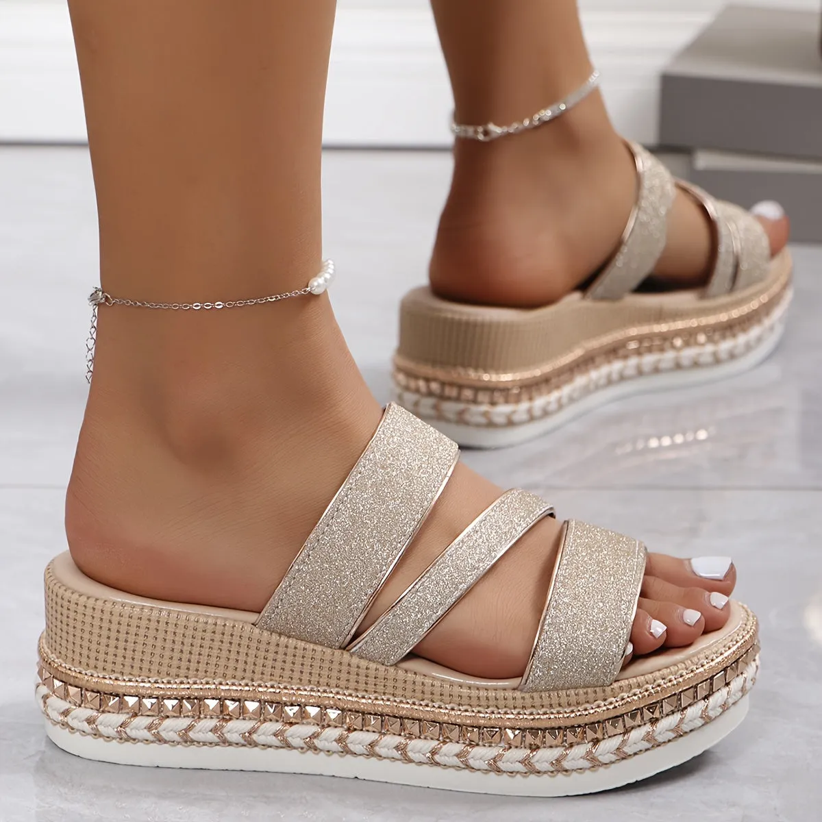 Lindy - Cozy Spring Sandals