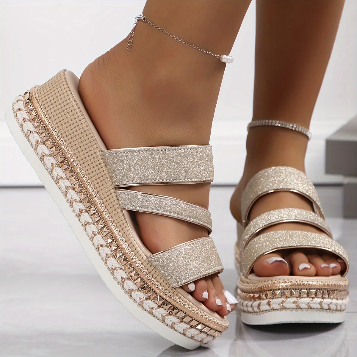 Lindy - Cozy Spring Sandals