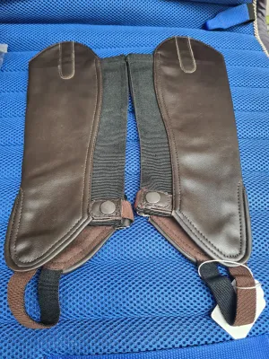 NEW IN PACKAGING Shires chaps brown   ✅️