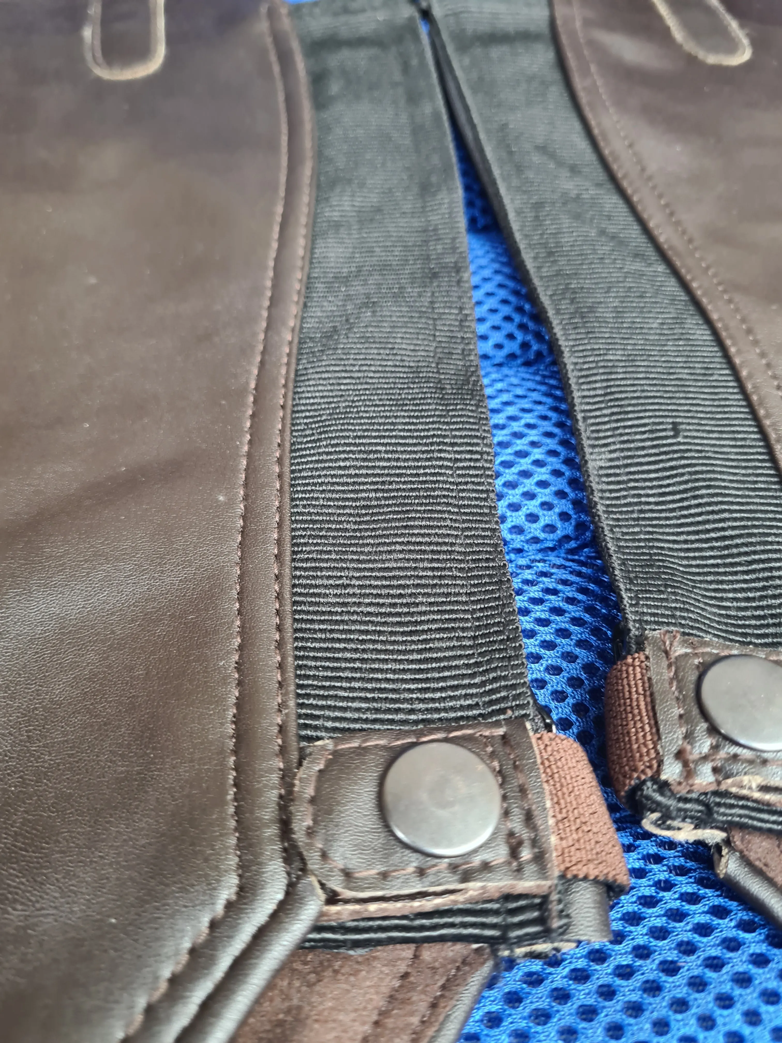 NEW IN PACKAGING Shires chaps brown   ✅️