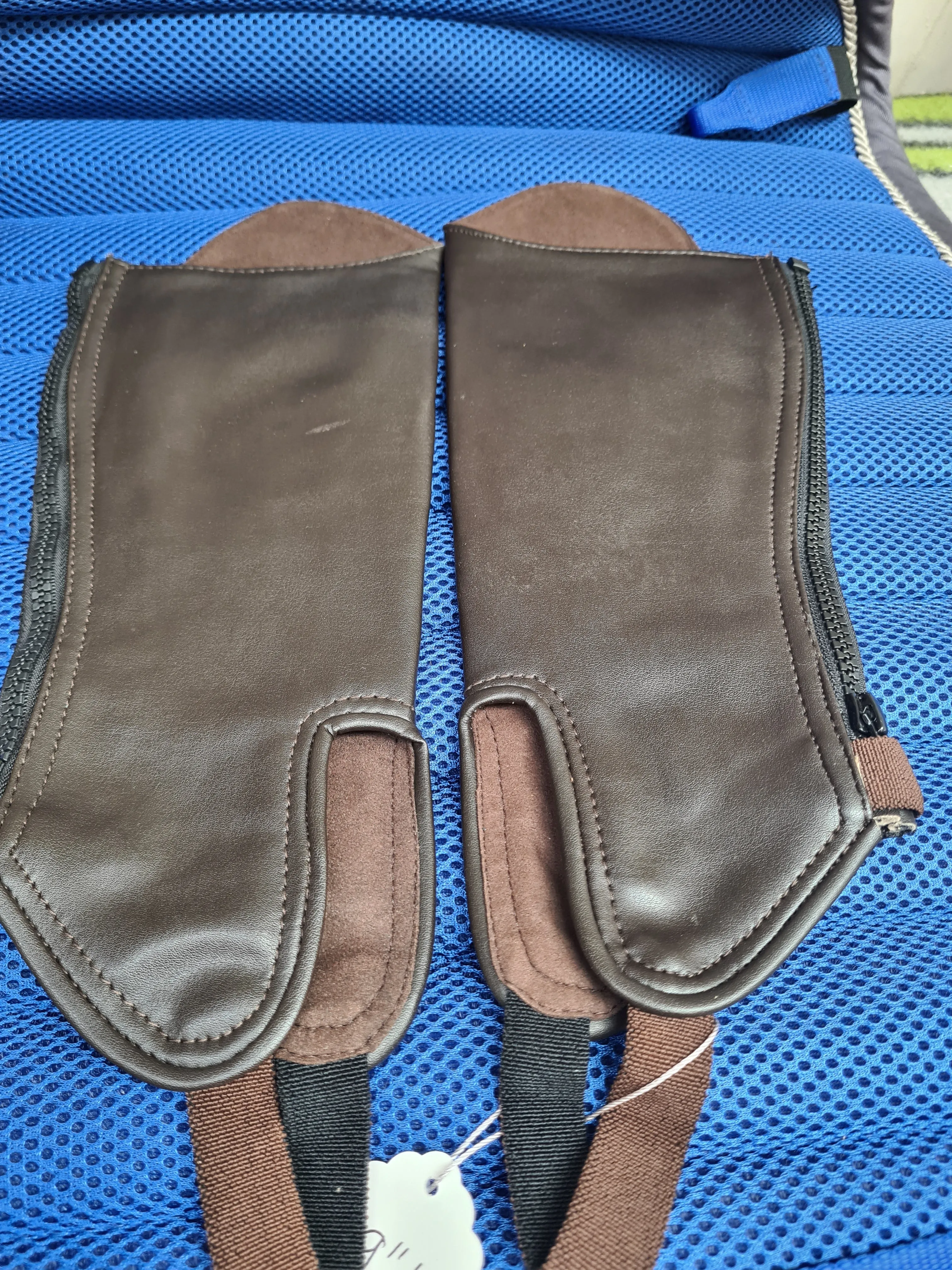 NEW IN PACKAGING Shires chaps brown   ✅️