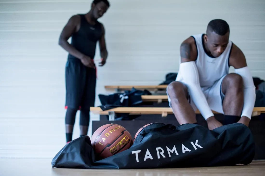 Sac de basket résistant pour transporter jusqu'à 5 ballons de tailles 5 à 7.