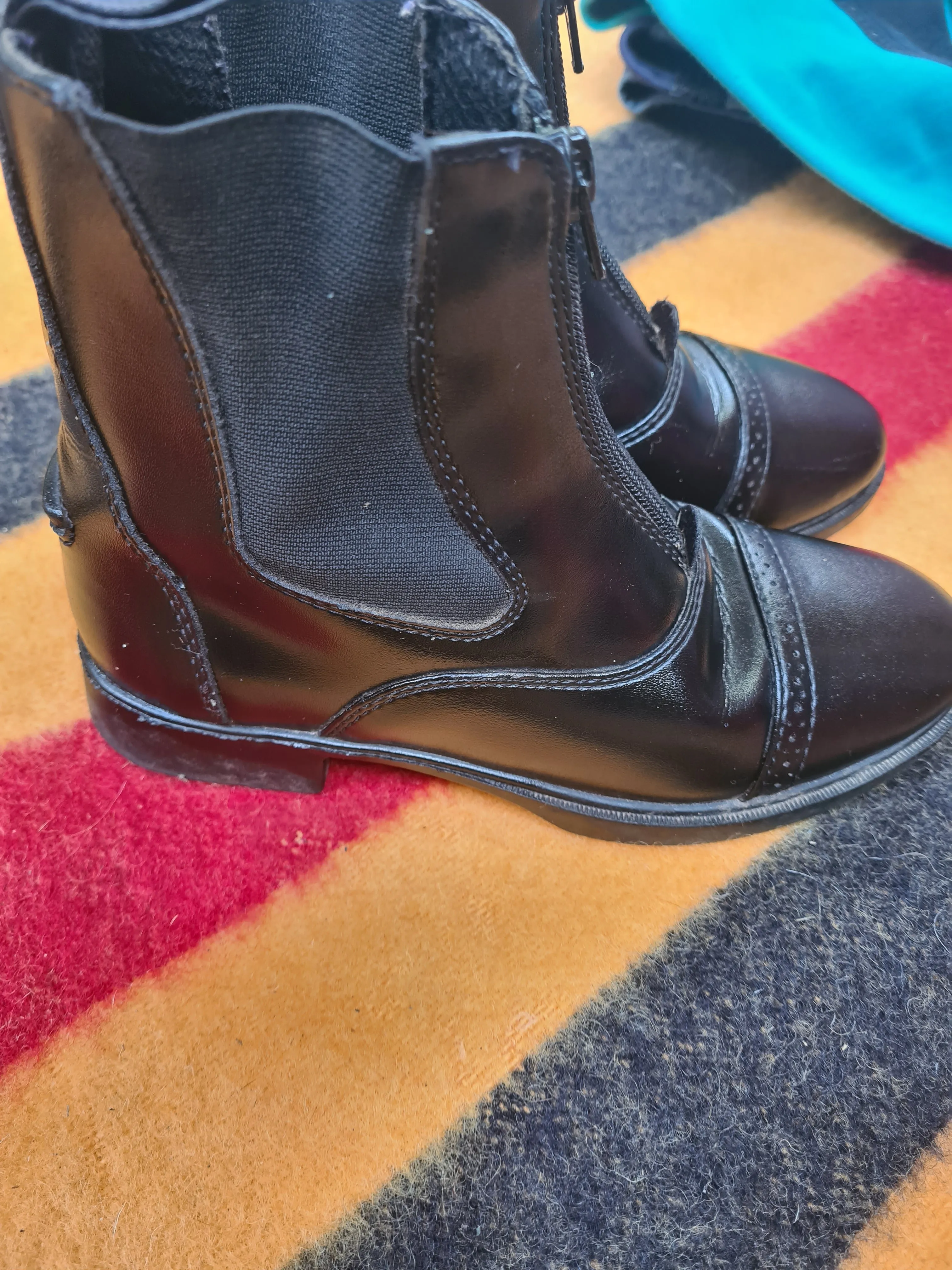 Used Kids size 1 shires black jodhpur boots