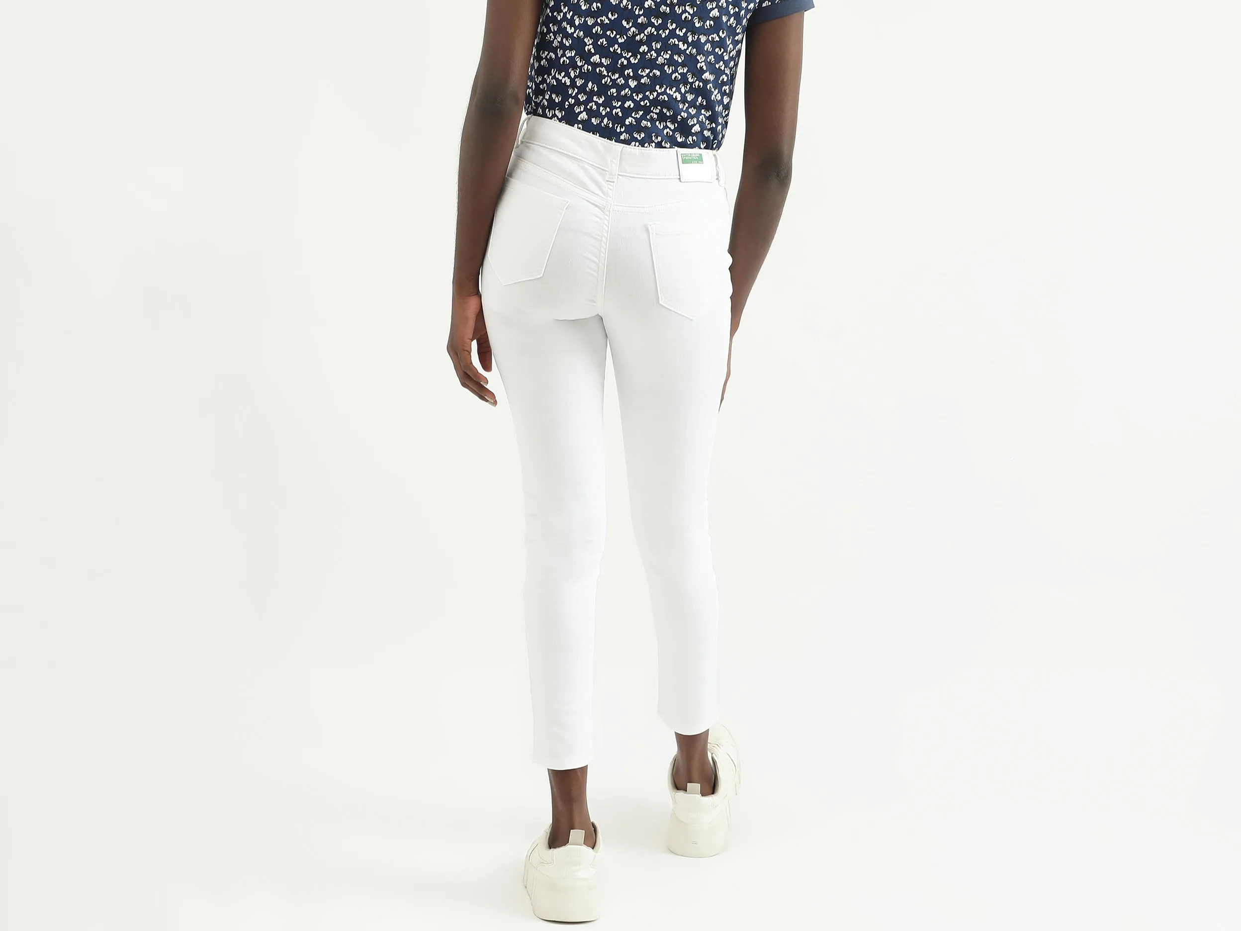 Women Solid Skinny Fit Jeans