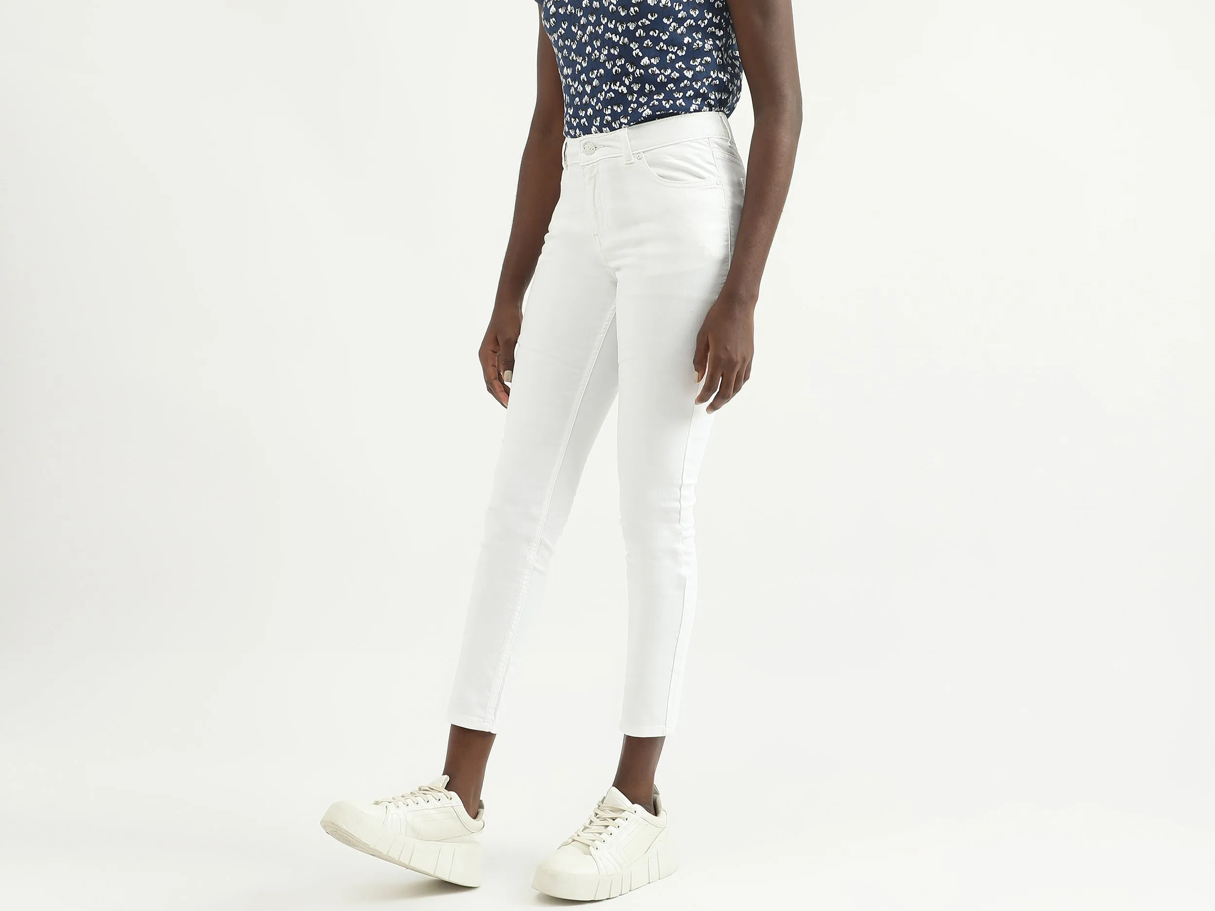 Women Solid Skinny Fit Jeans