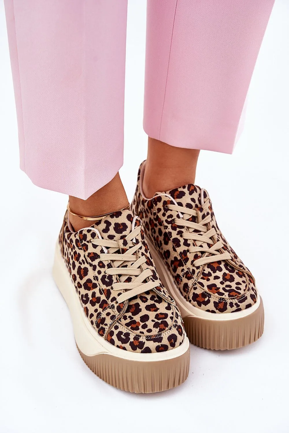 Women's sports shoes made of eco suede