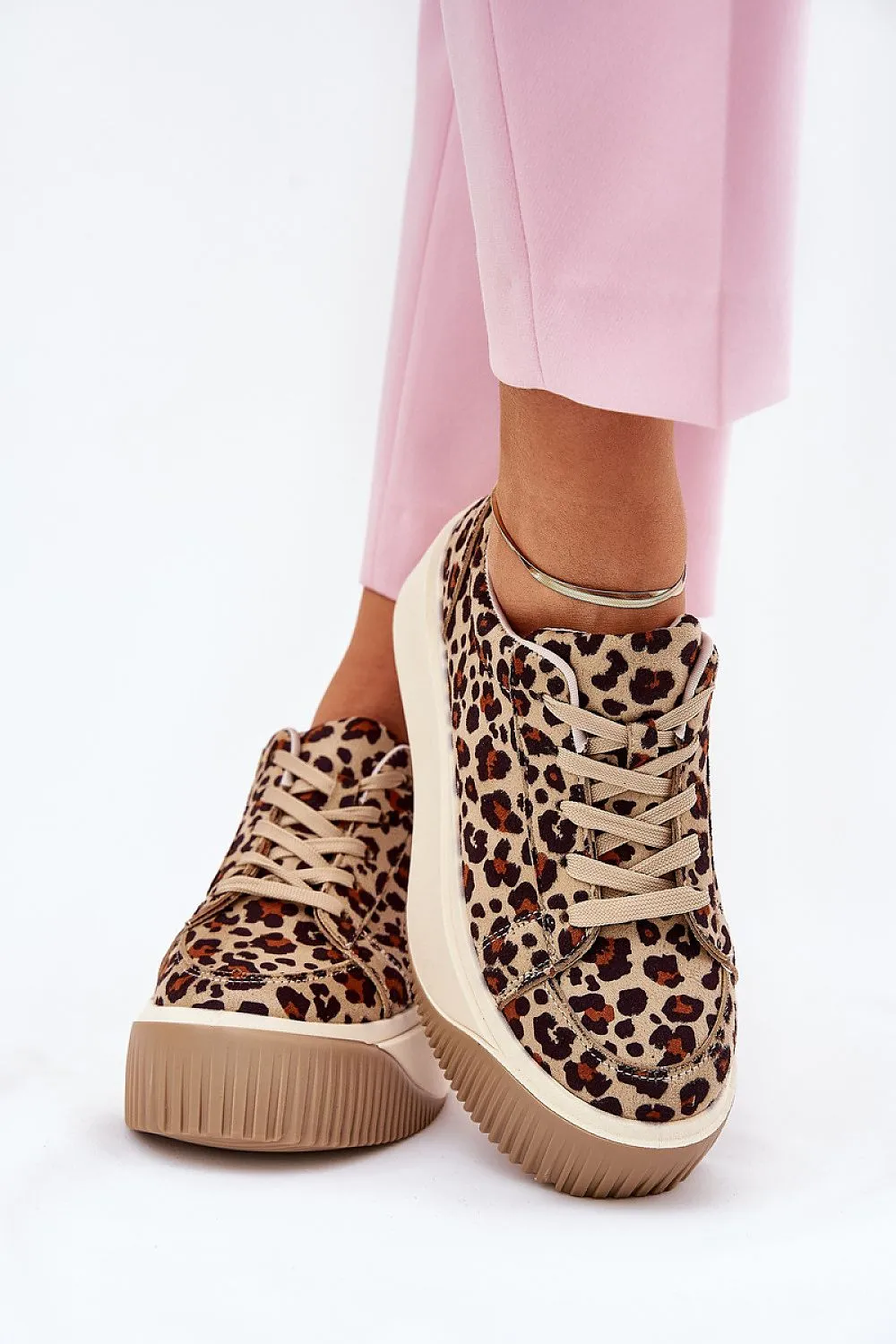 Women's sports shoes made of eco suede