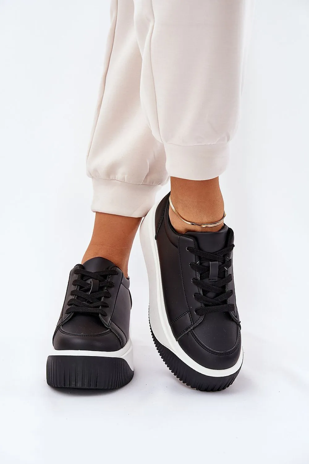 Women's sports shoes made of eco suede